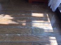 太宰府市で「床補修」サッシ前のフローリング色アセとシミ補修