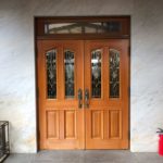 雨でシミになった木製玄関ドアの再塗装【福岡県那珂川町】